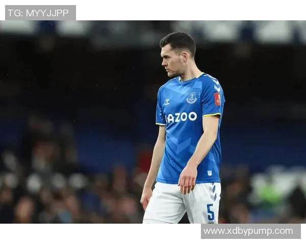 埃弗顿3比0森林：塔尔科夫斯基“逃牌”风波，谁在左右比赛的公平天平？